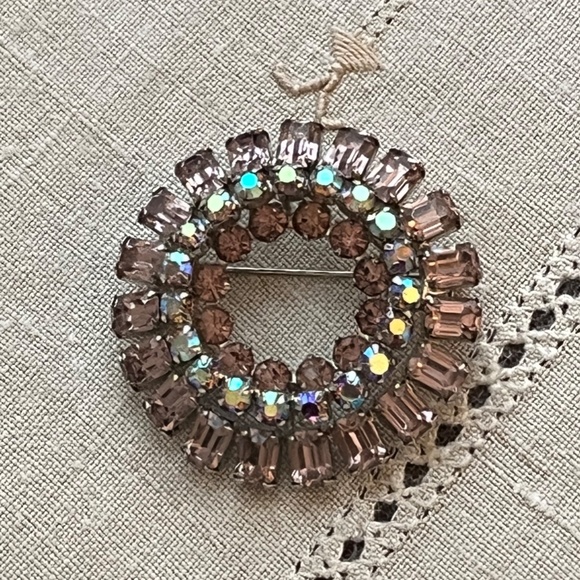 Stunning Vintage Brooch in Soft Pink - Picture 3 of 3